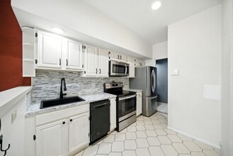 Building Photo - 224 48th St