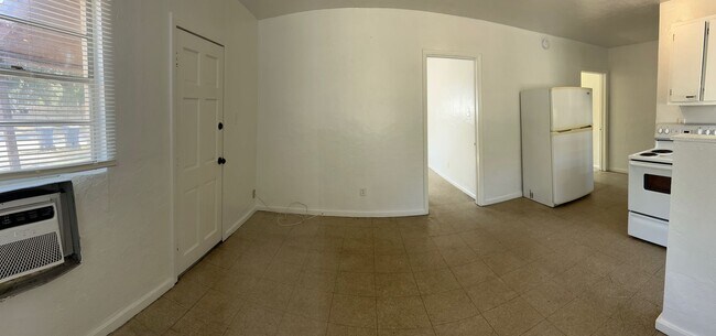 Foto del edificio - Cozy 2 Bedroom, 1 Bath Apartment in Charming Sarasota Duplex