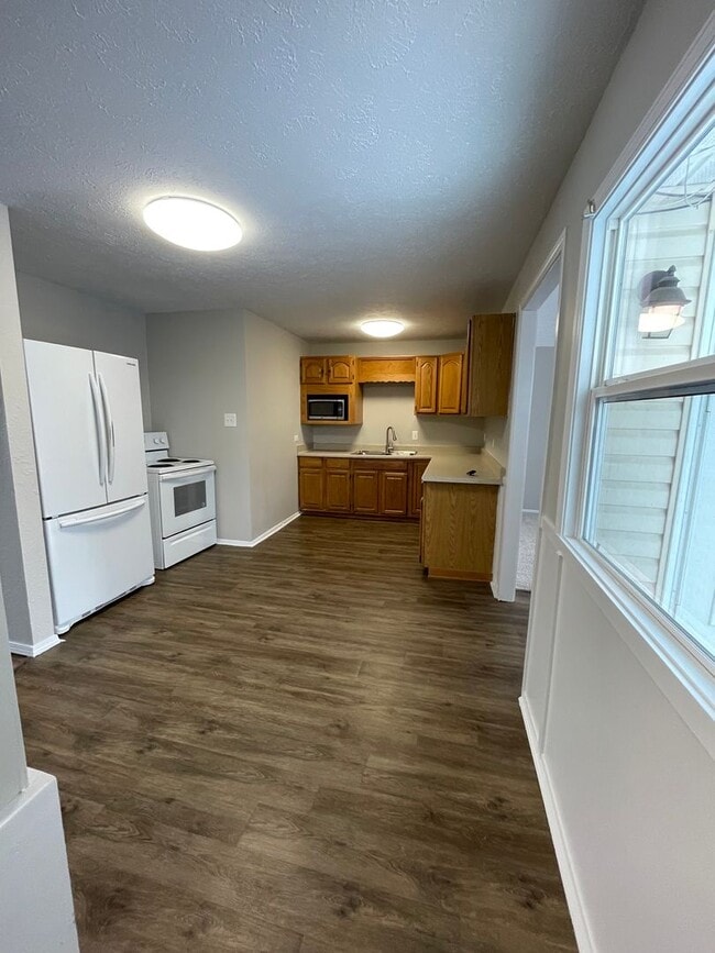 Photo - Great 4 Bedroom Home for Lease!