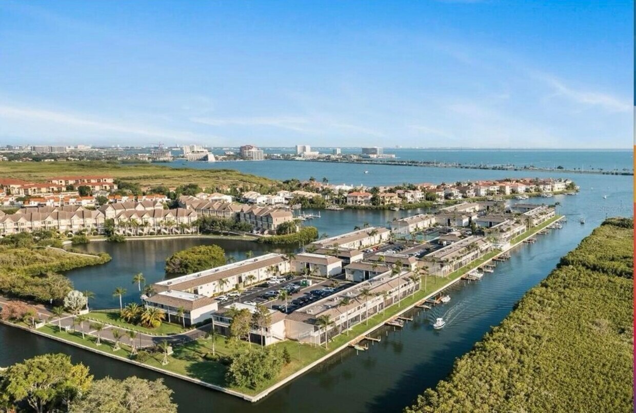 Foto principal - 8811 Bay Pointe Dr
