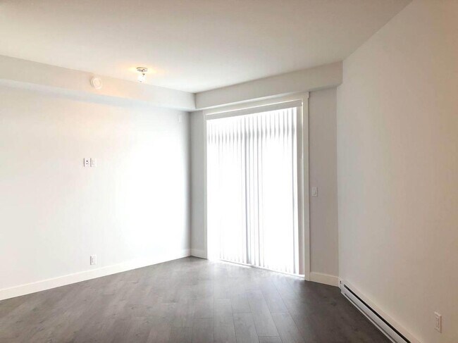 Photo du bâtiment - 20686 Eastleigh Crescent