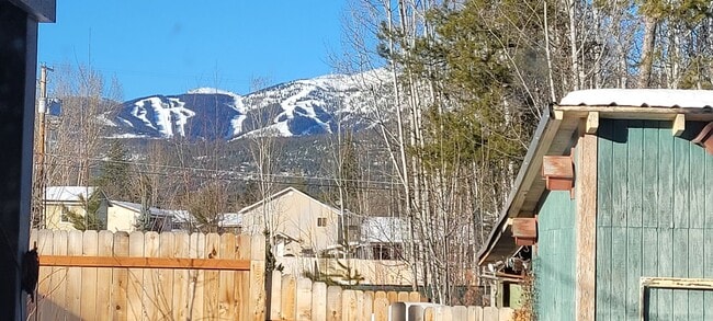 Foto del edificio - 716 Edgewood Pl