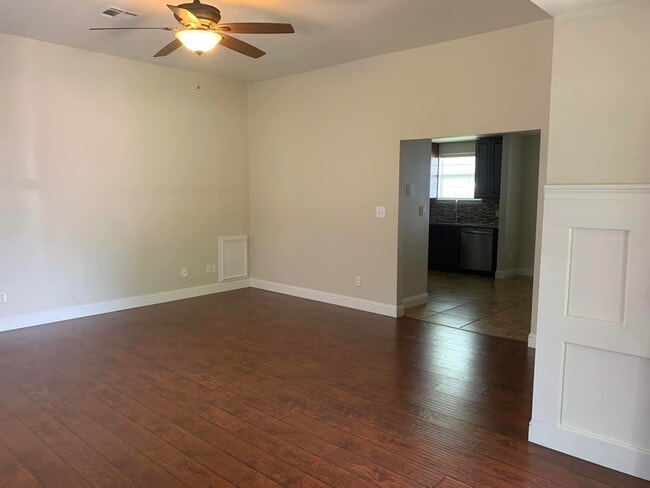 Building Photo - 218 S 6th St