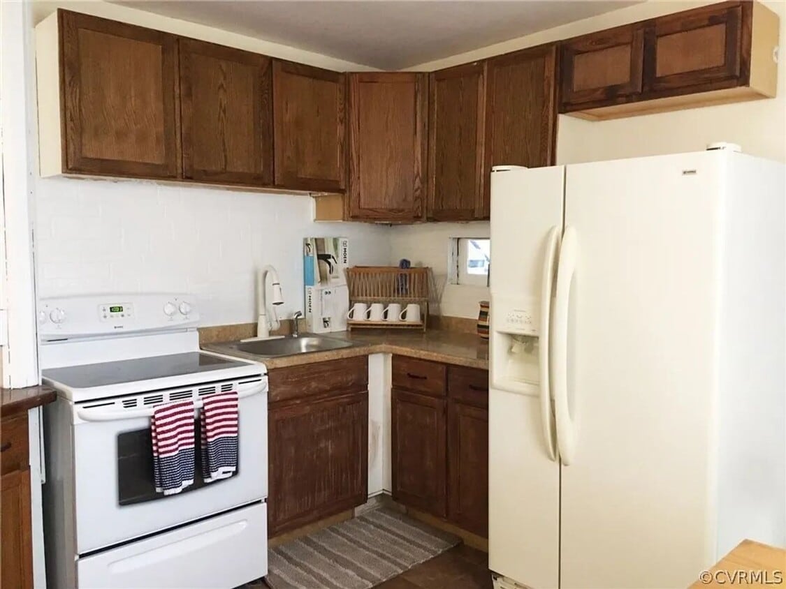 Building Photo - Coming Soon! | Charming 2 Bed, 1 Bath