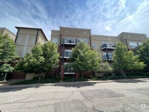 Building Photo - 5401 S Park Terrace Ave