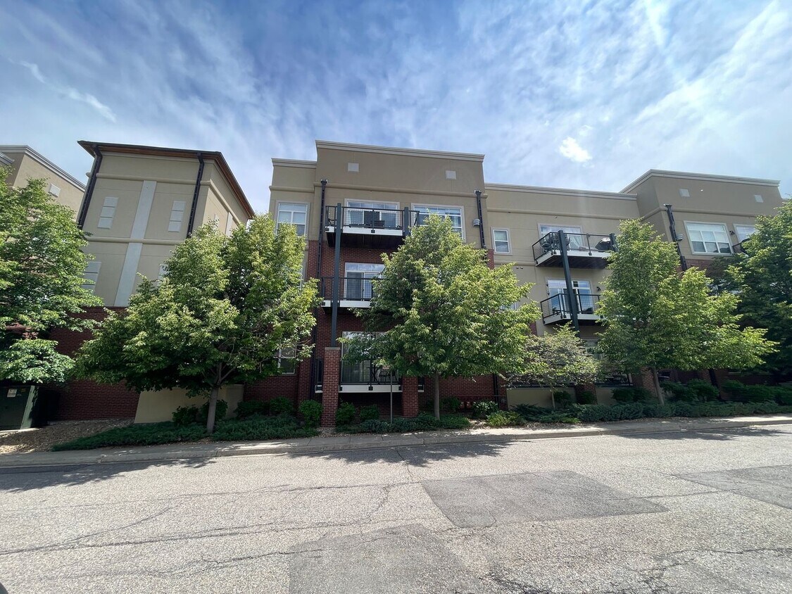 Foto principal - Stylish & Spacious 2-Bedroom Tech Center R...