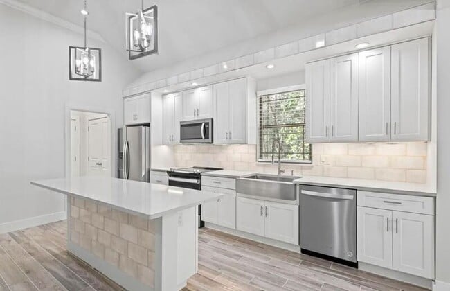 Building Photo - 16 Justin Ct