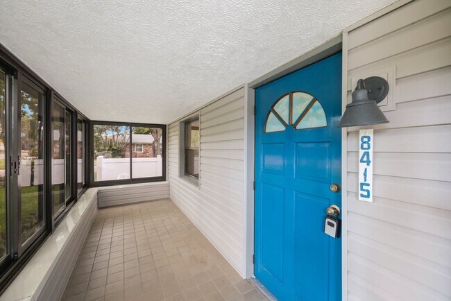 Foto del edificio - Cute 1 bedroom home with 2 patios and shed***MOVE IN JUNE 20TH****