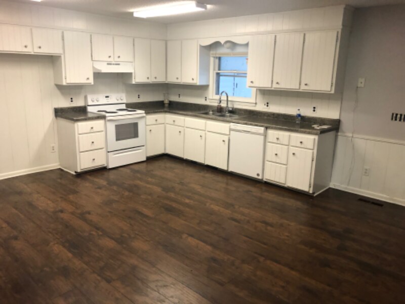 208 Parker Rd Unit 208, Manchester, TN 37355 Room for Rent in