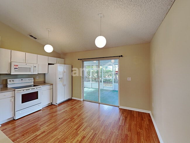 Foto del edificio - 2724 Maderia Cir