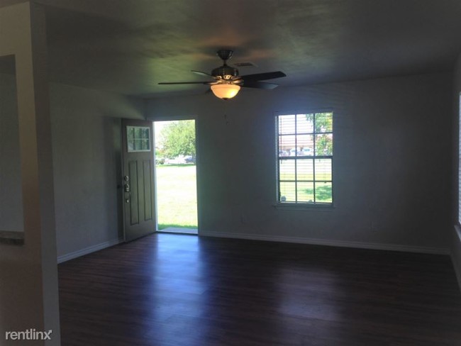 Building Photo - 3 br, 1.5 bath House - 805 Lacy Drive