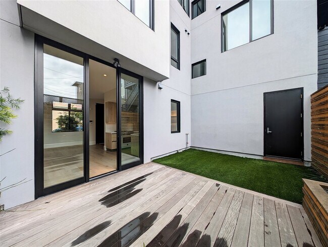 Foto del edificio - 2709 23rd St