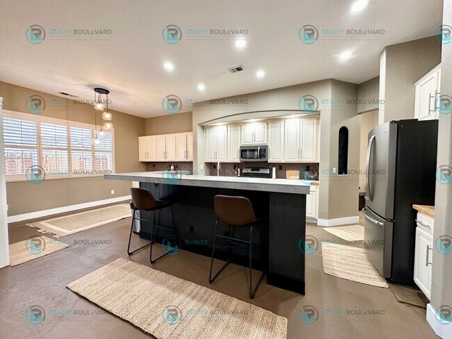 Foto del edificio - Open Kitchen, Expansive Living, and Covered Patio in Tranquil South Reno Near Trails, Parks & Sho...