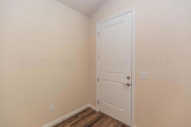 Foto del edificio - 7604 Beck Dr