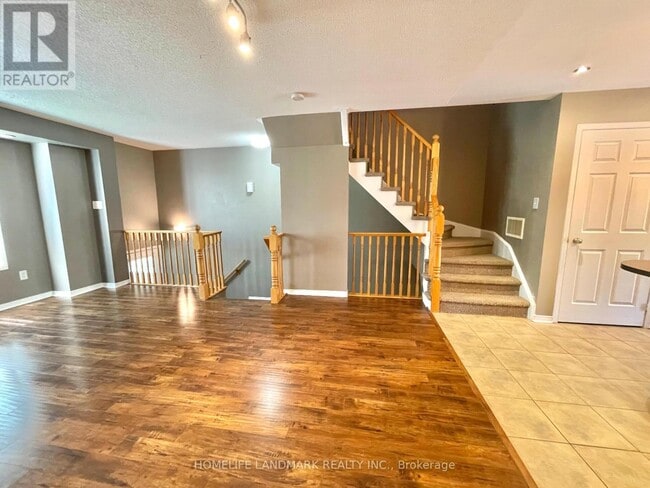 Building Photo - 3015-3015 Destination Dr