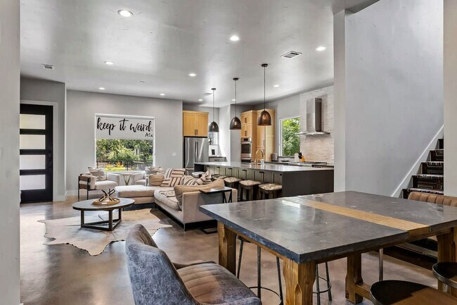 Foto del edificio - 2414 Kinney Rd
