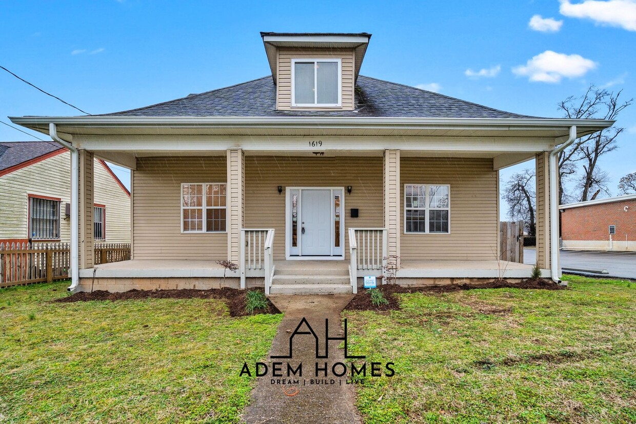 Spacious & Recently Renovated 4 Bedroom Home Available Now!! - Spacious & Recently Renovated 4 Bedroom Home Available Now!!