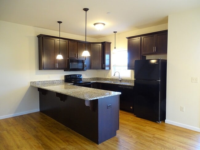 Building Photo - 345 Cedar Holw