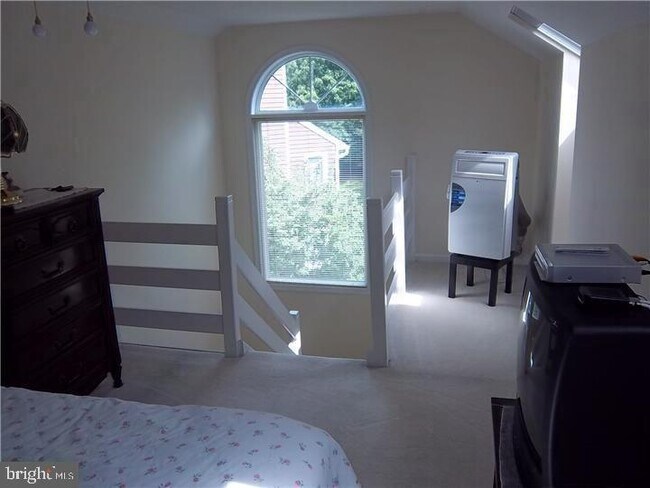 Building Photo - 286 Fox Run