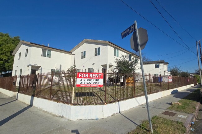 Building Photo - 33(1635)