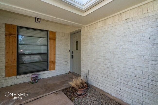 Foto del edificio - 3216 Chimney Rock Rd