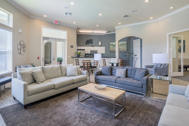 Building Photo - Versant Place Apartments