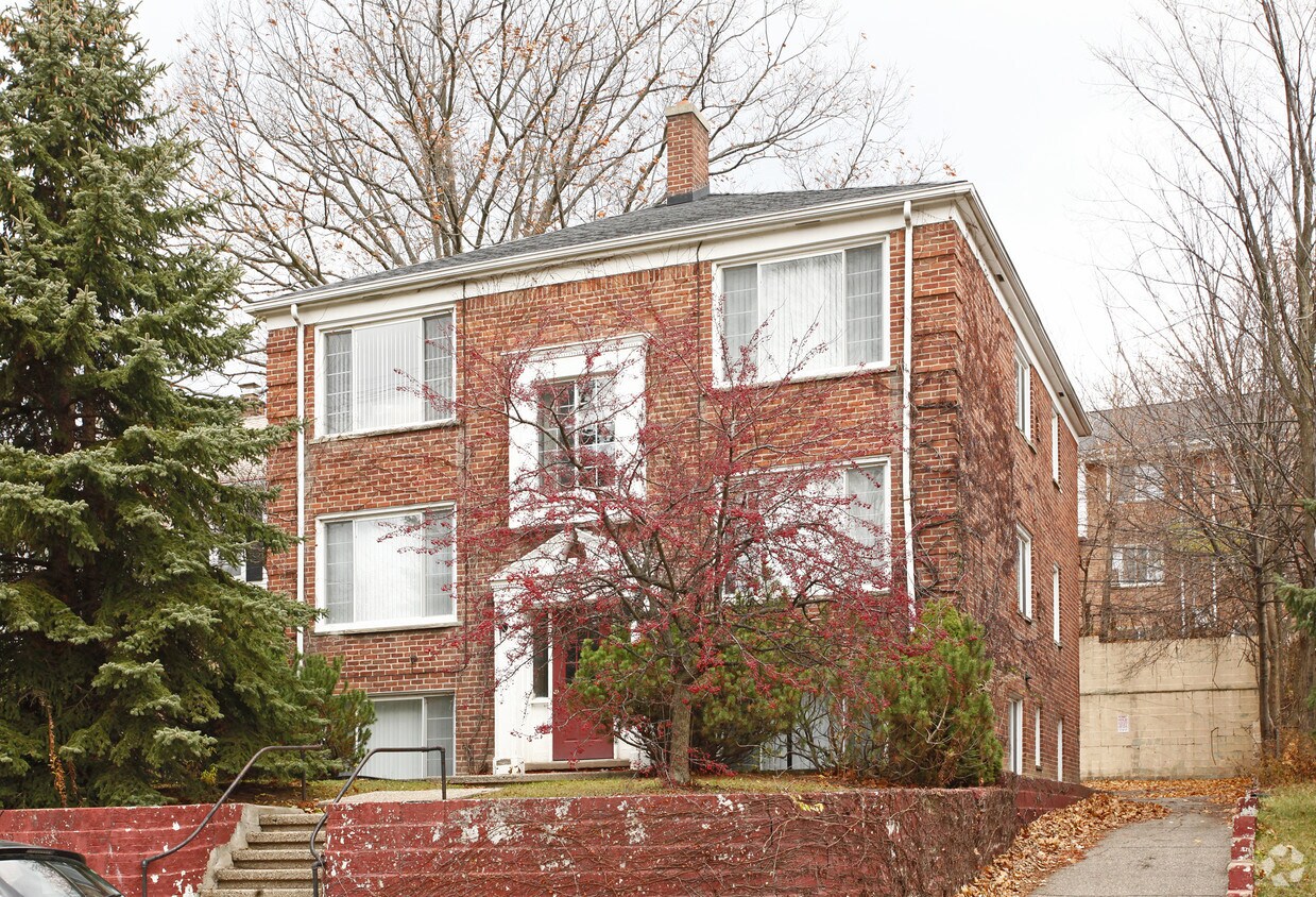 Foto principal - 330 W Davis Ave