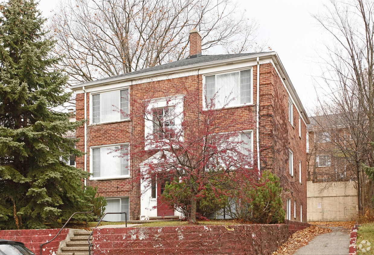 Primary Photo - 330 W Davis Ave