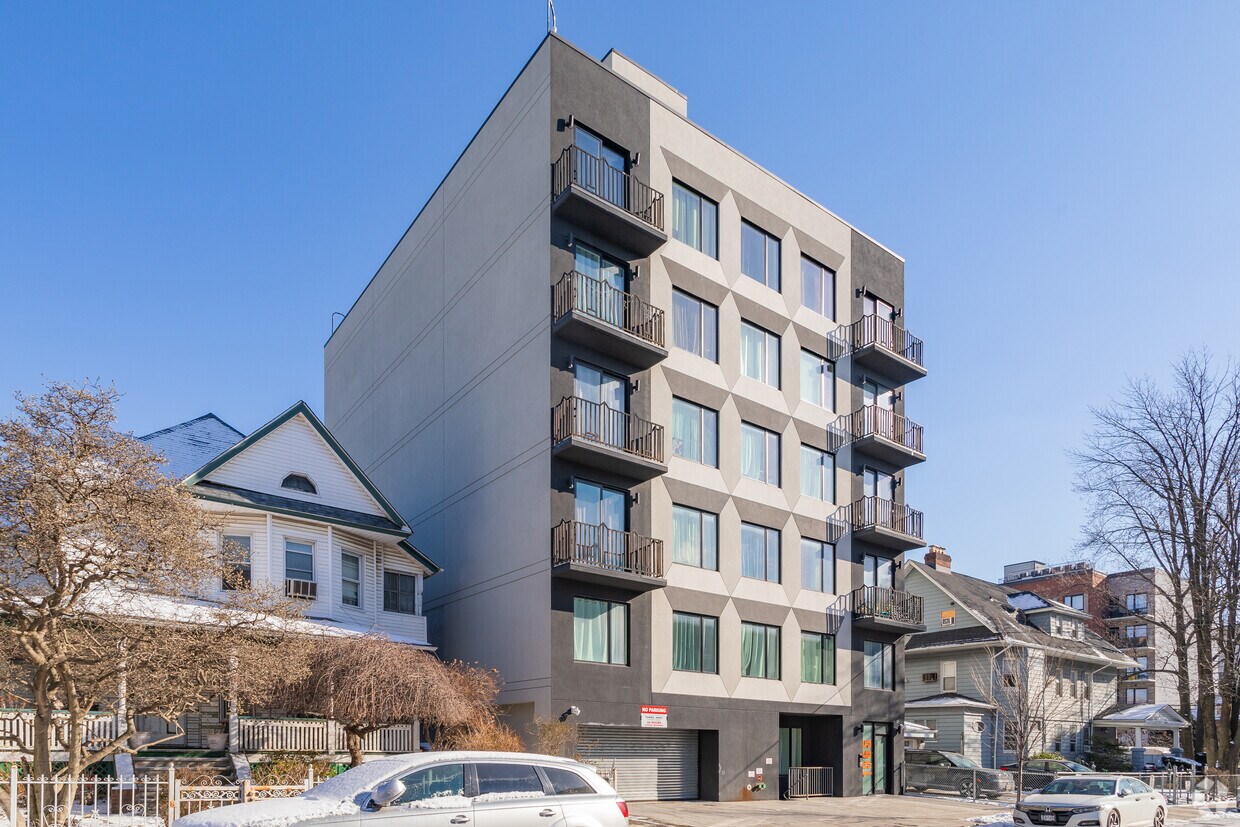 Primary Photo - 1565 New York Ave