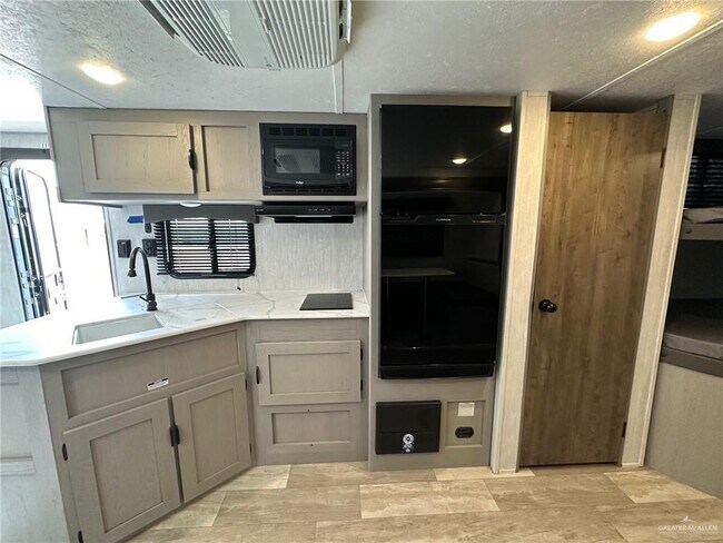 Foto del edificio - 11 Wynn Dr