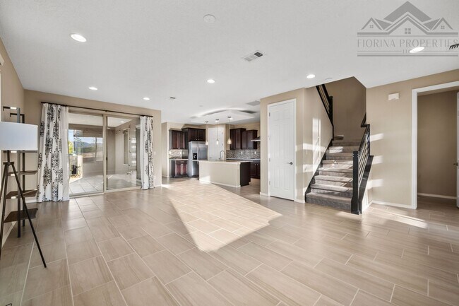 Foto del edificio - 1 MO. FREE RENT! Gorgeous Corner-Lot Townhouse with Mountain Views