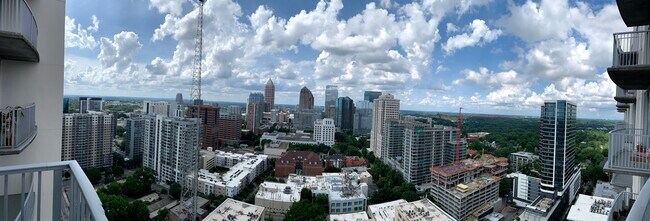 Piso 26 (vista real) desde un amplio balcón. Relájese los fines de semana o después de un largo día de trabajo... - 860 Peachtree St NE