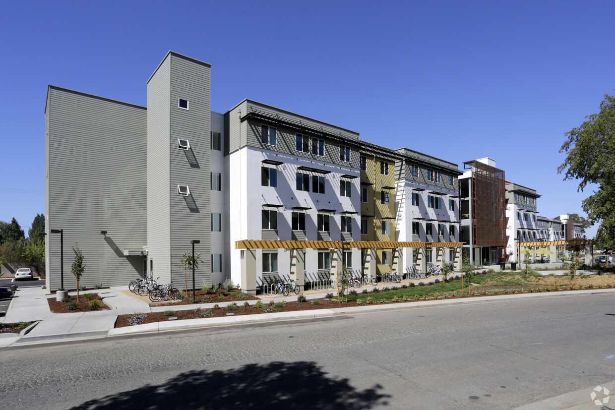 Primary Photo - 8th and Wake (Graduate Student Housing)