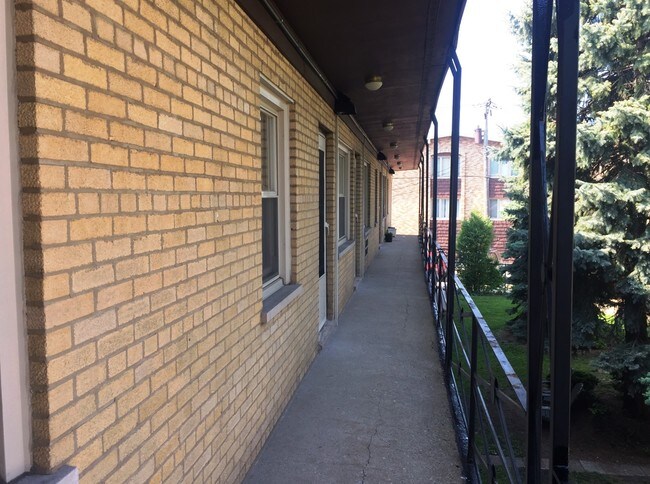 Foto del edificio - 4014-4020 W 103rd St