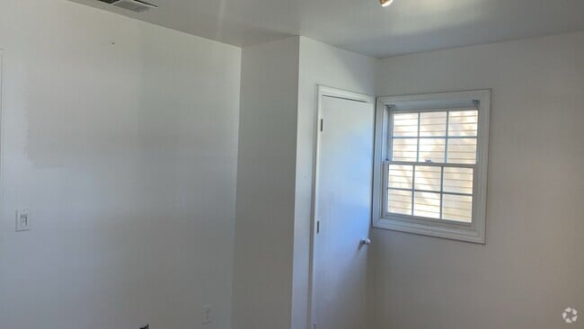 Building Photo - 1750 Kristi Dr