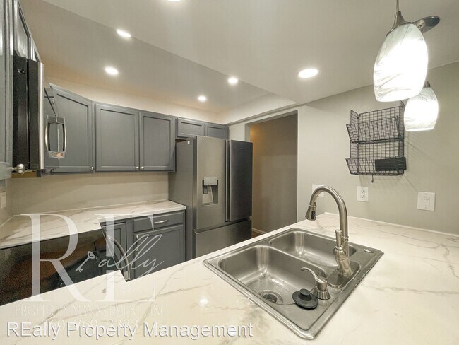 Building Photo - 2 br, 1 bath House - 2929 SE Mile Hill Dr #A3