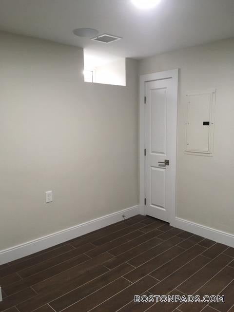 Building Photo - 7 Webster St