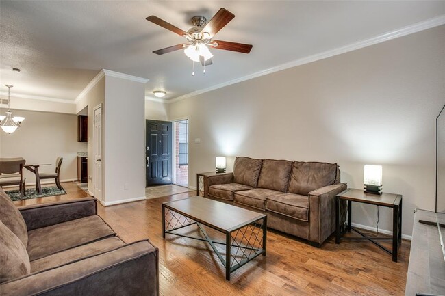 Foto del edificio - 2255 Braeswood Park Dr