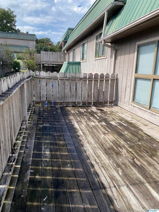 Foto del edificio - 2225 Golf Rd SW