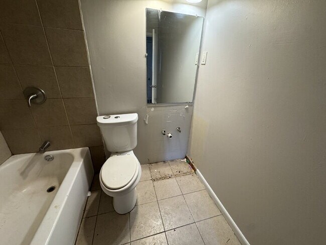 Foto del edificio - 3224 Aden St