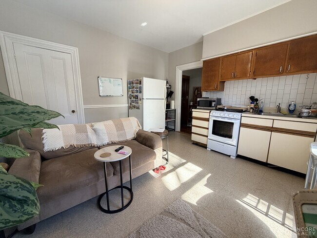 Foto del edificio - 8A Forest St. Unit 2R