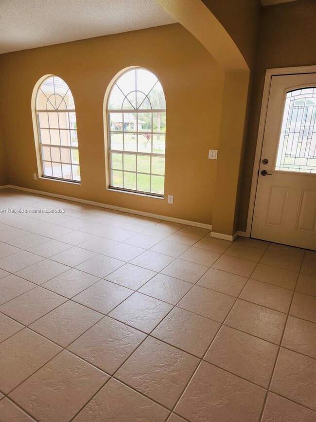 Foto del edificio - 2853 SW East Louise Cir