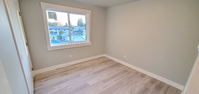 Foto del edificio - 5728 Sterling Ave