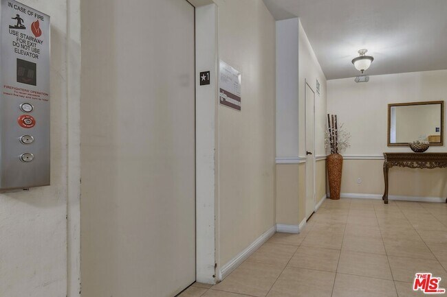 Building Photo - 4443 Ventura Canyon Ave