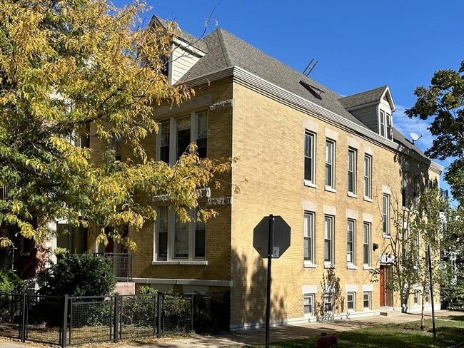 Building Photo - 2835 N Damen Ave