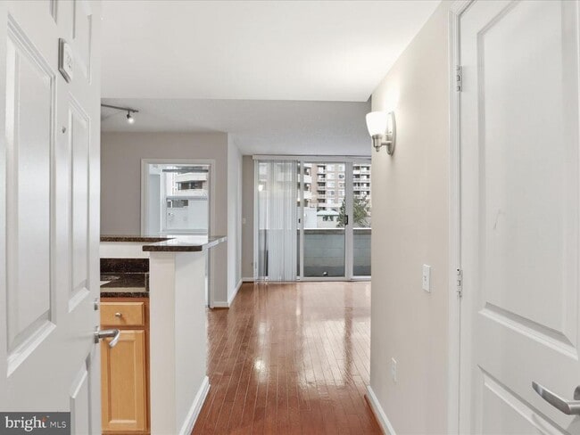 Foto del edificio - 880 N Pollard St