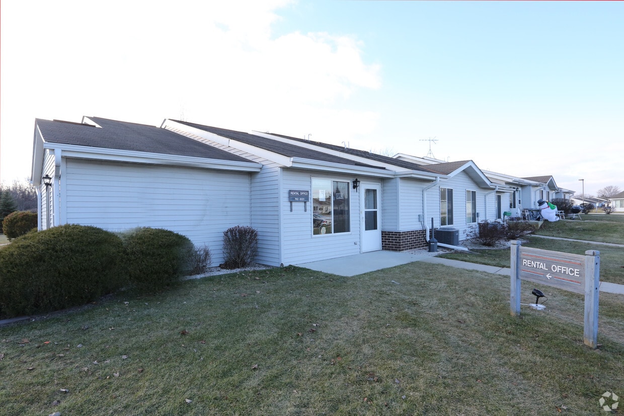 Newbury Place Apartments Apartments in Oak Creek, WI
