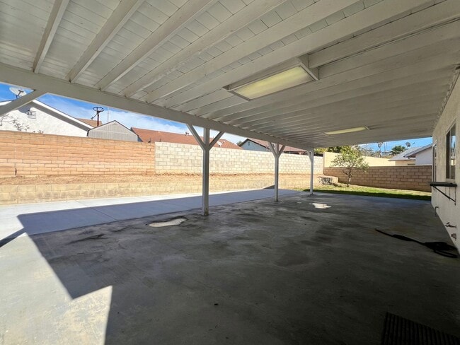 Building Photo - Beautiful 5B/3BA Home in South San Diego