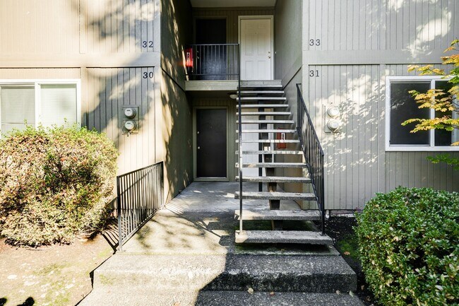 Building Photo - Spacious and immaculate one bedroom! Heat ...