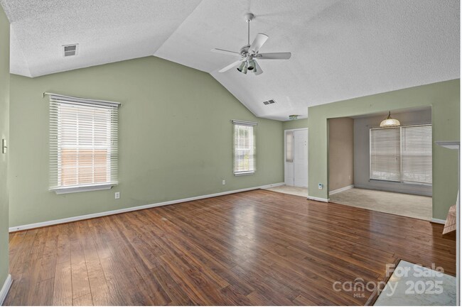 Foto del edificio - 13403 Michael Lynn Rd